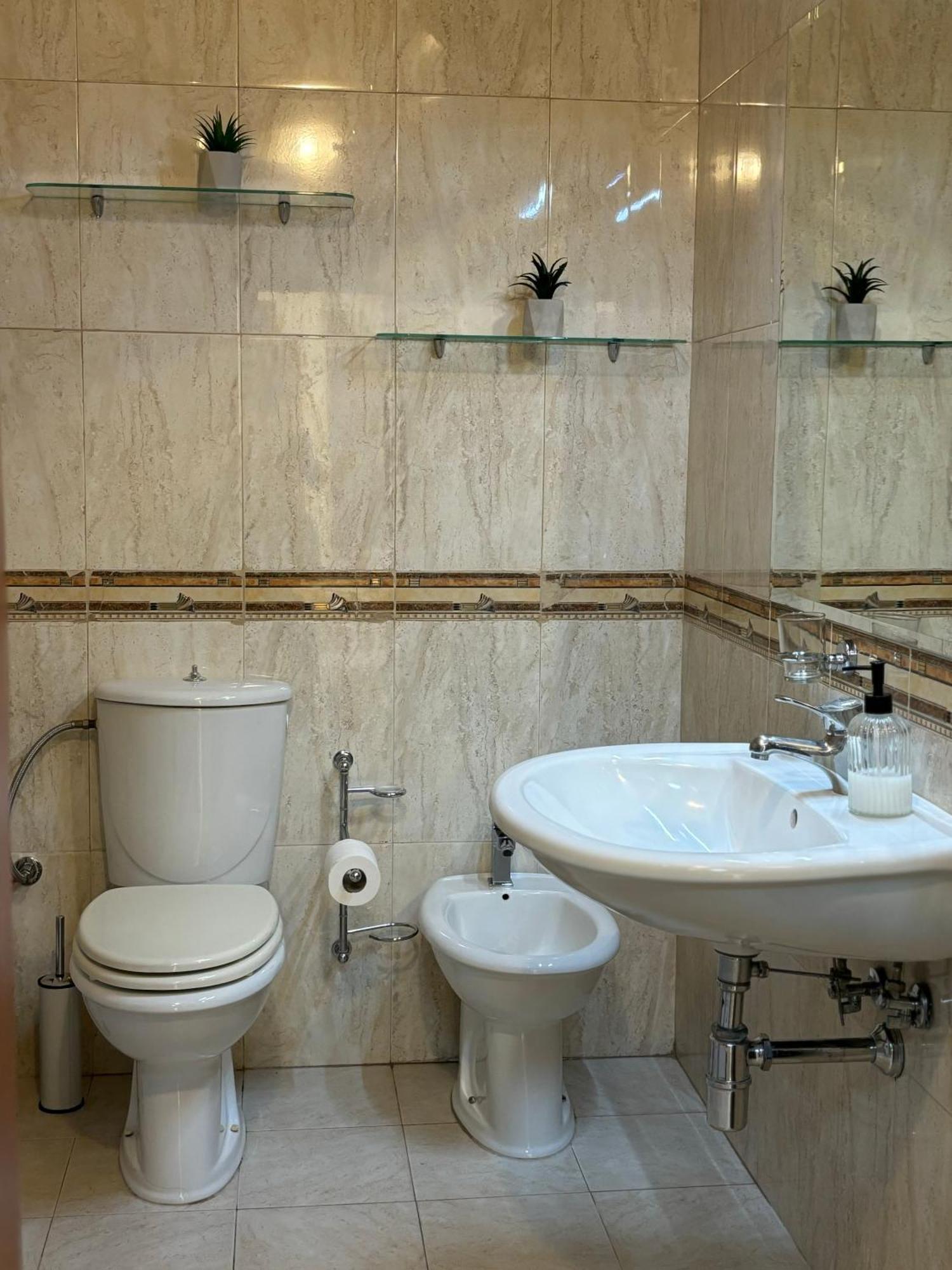 Tam 2Bdr Center Taiwan Apartment Tirana Exteriör bild